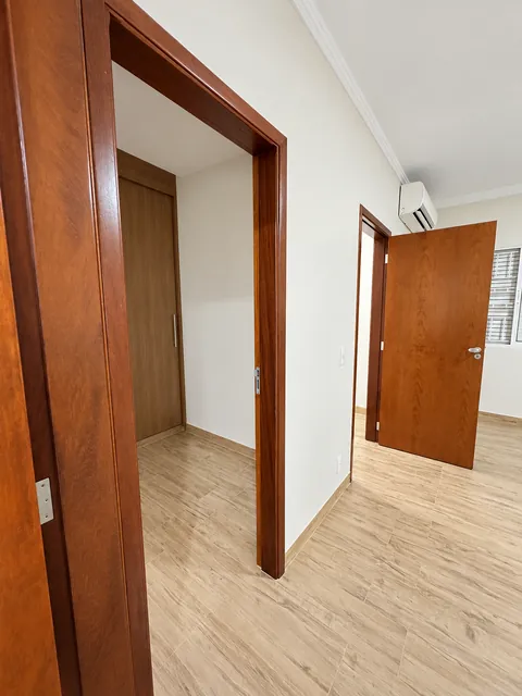 Acesso às suítes, casa à venda no Condomínio Magnólias I em Araraquara