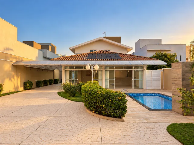 Área de lazer com piscina aquecida, jardim e área gourmet envidraçada, casa à venda no Condomínio Magnólias I em Araraquara