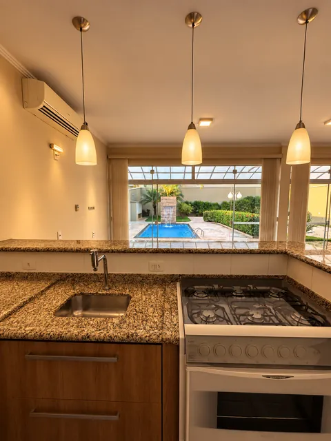 Área gourmet com vista para a piscina, casa à venda no Condomínio Magnólias I em Araraquara
