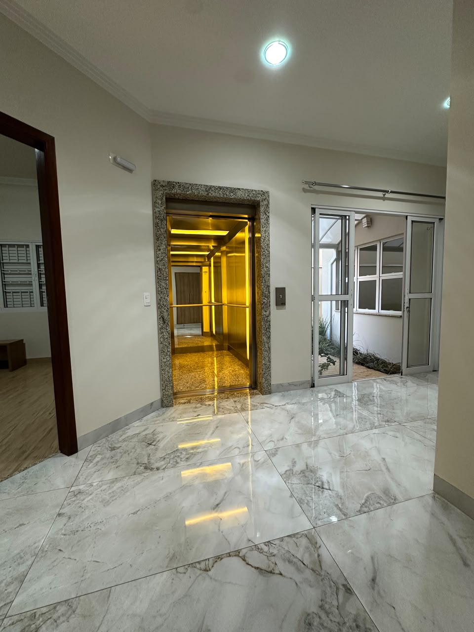 Elevador da casa no Condomínio Magnólias I em Araraquara, vista 4