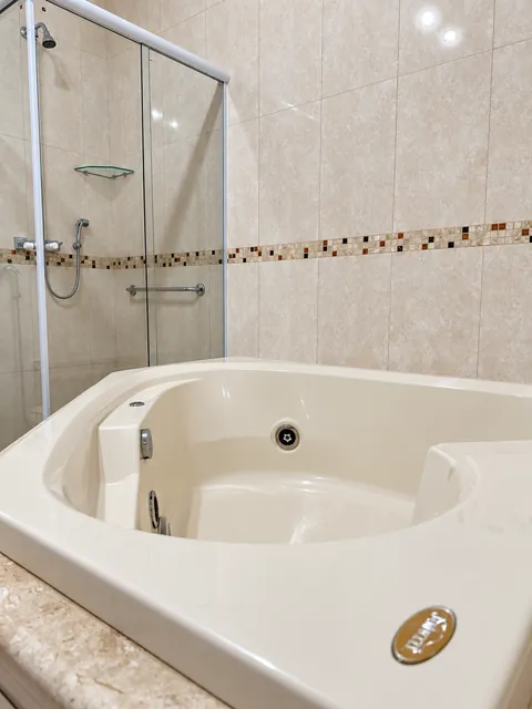 Banheira de hidromassagem, casa à venda no Condomínio Magnólias I em Araraquara