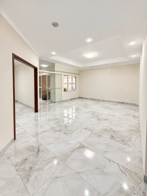Sala de estar com porcelanato, casa à venda no Condomínio Magnólias I em Araraquara