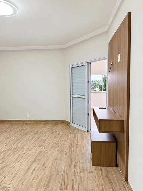 Suíte com acesso à sacada, casa à venda no Condomínio Magnólias I em Araraquara