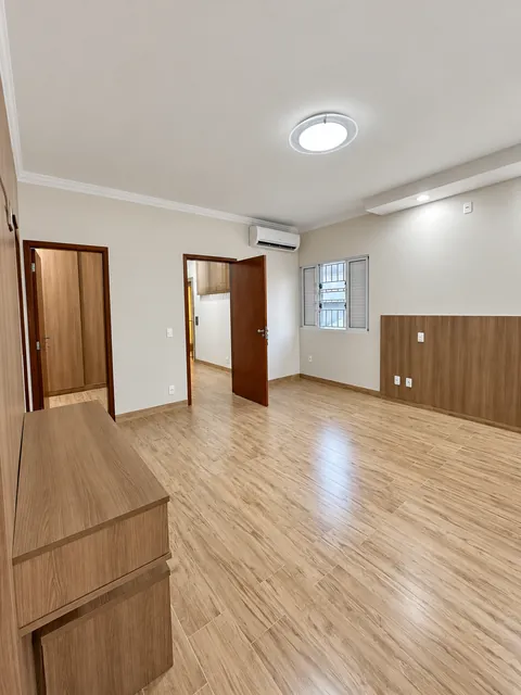 Suíte com móveis planejados, casa à venda no Condomínio Magnólias I em Araraquara